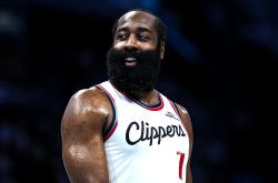 爱游戏- 主角和科比打球的小说 